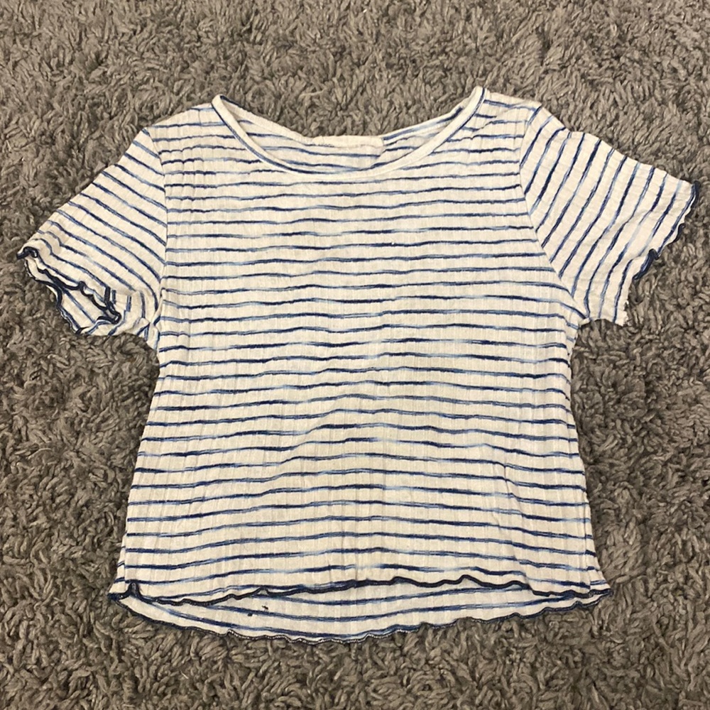 blue/white cropped top